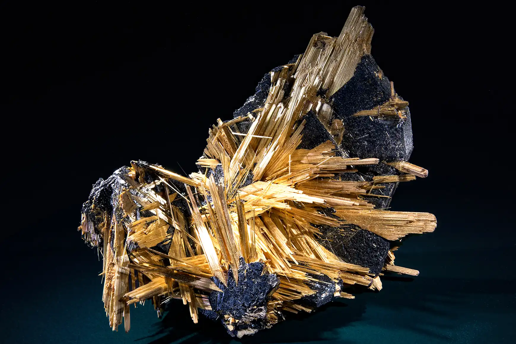 Rutile: Mineral information, data and localities.